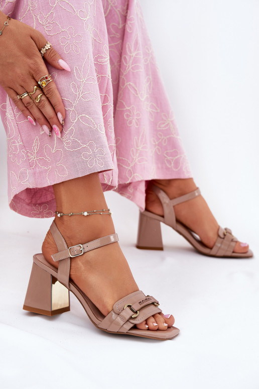Peau Sandales laquées pour femme avec des talons beige Mevonelle