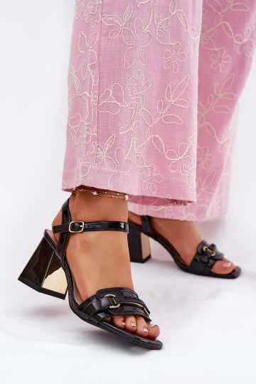 Peau Sandales laquées pour femme avec des talons couleur noire Mevonelle 2