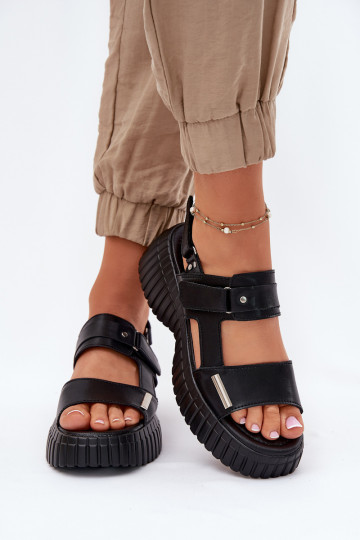 Sandales pour femmes Féminin avec une plateforme couleur noire Mertella