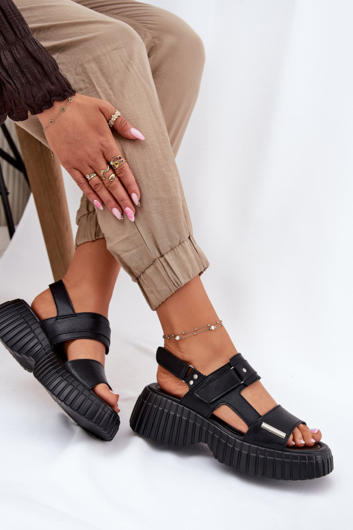 Sandales pour femmes Féminin avec une plateforme couleur noire Mertella Sandales pour femmes Féminin avec une plateforme couleur noire Mertella