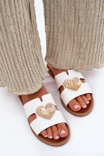 Pantoufles pour femmes avec des talons larges avec des détails dorés couleur blanche Karinma