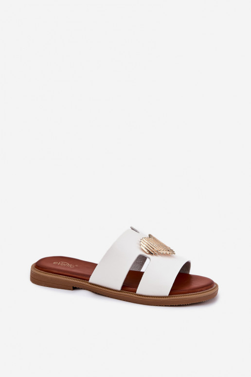 Pantoufles pour femmes avec des talons larges avec des détails dorés couleur blanche Karinma