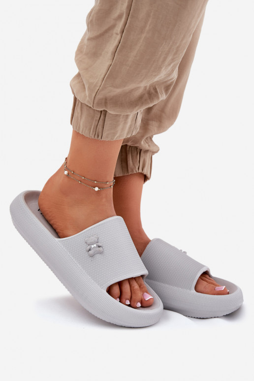 Pantoufles légères Pantoufles pour femmes avec une plateforme Avec l ours Vinceza 75210 couleur grise