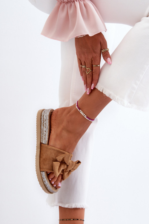 Féminin Chaussons avec une plateforme avec des rubans marron Aflia Féminin Chaussons avec une plateforme avec des rubans marron Aflia