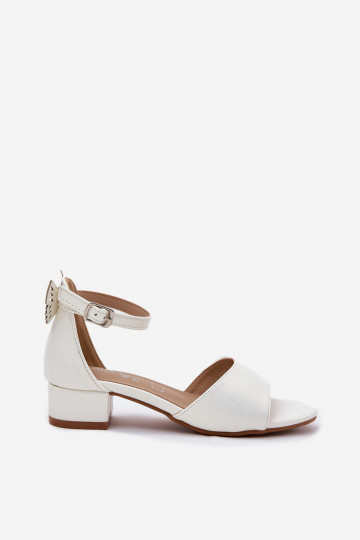 avec éclat des sandales Puéril Sur un talon bas couleur blanche Ainare 2