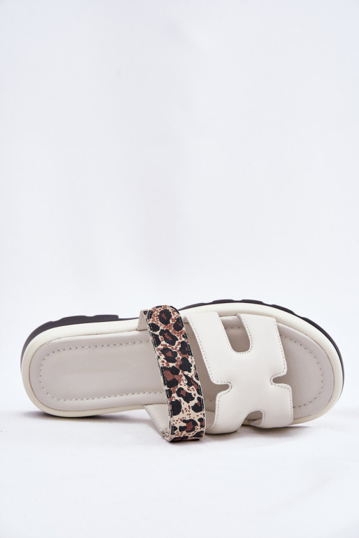 Pantoufles en cuir Féminin Z avec fermoir adhésifem avec des motifs en fourrure de léopard Vinceza 66769 couleur ivoire Pantoufles en cuir Féminin Z avec fermoir adhésifem avec des motifs en fourrure de léopard Vinceza 66769 couleur ivoire