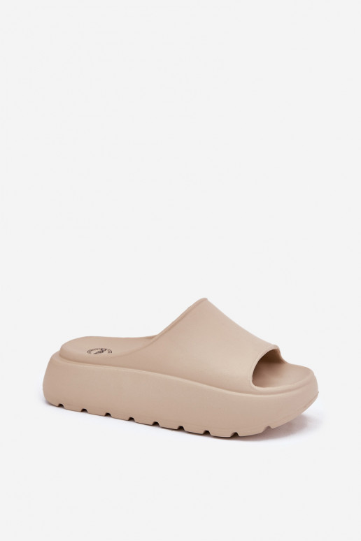 Pantoufles légères Pantoufles pour femmes avec une plateforme beige Xalvania Pantoufles légères Pantoufles pour femmes avec une plateforme beige Xalvania