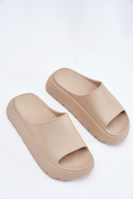 Pantoufles légères Pantoufles pour femmes avec une plateforme beige Xalvania Pantoufles légères Pantoufles pour femmes avec une plateforme beige Xalvania