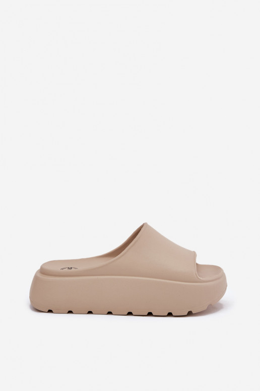 Pantoufles légères Pantoufles pour femmes avec une plateforme beige Xalvania Pantoufles légères Pantoufles pour femmes avec une plateforme beige Xalvania
