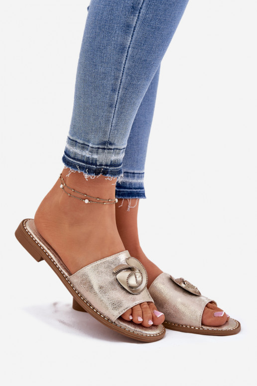 Pantoufles pour femmes avec des talons larges Avec des décorations Detalem KV51-007 couleur dorée Pantoufles pour femmes avec des talons larges Avec des décorations Detalem KV51-007 couleur dorée