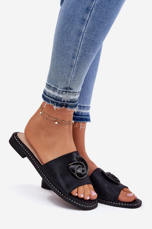 Pantoufles pour femmes avec des talons larges Avec des décorations Detalem KV51-007 couleur noire Pantoufles pour femmes avec des talons larges Avec des décorations Detalem KV51-007 couleur noire