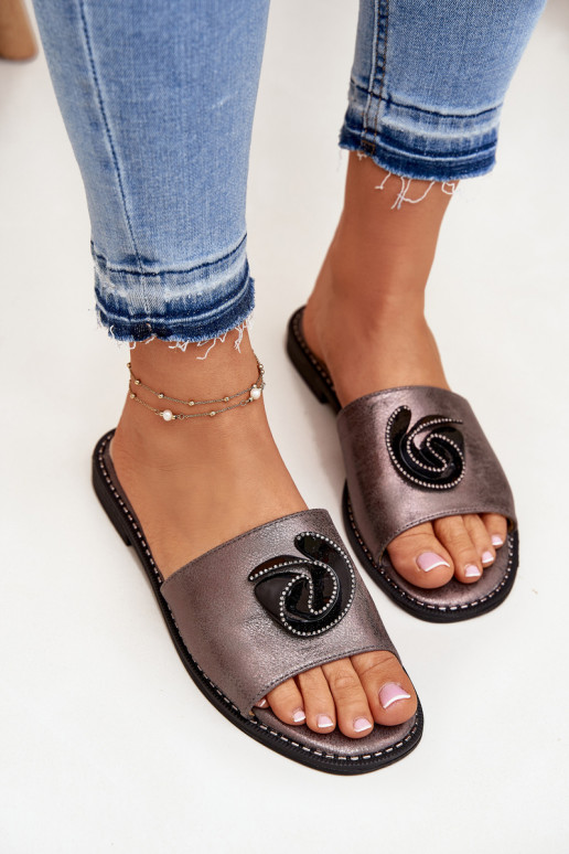 Pantoufles pour femmes avec des talons larges Avec des décorations Detalem KV51-007 couleur grise Pantoufles pour femmes avec des talons larges Avec des décorations Detalem KV51-007 couleur grise