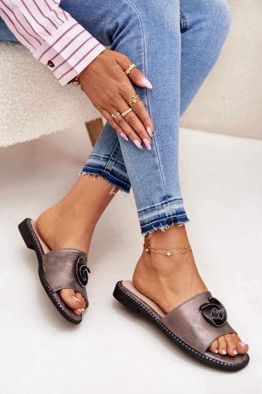 Pantoufles pour femmes avec des talons larges Avec des décorations Detalem KV51-007 couleur grise Pantoufles pour femmes avec des talons larges Avec des décorations Detalem KV51-007 couleur grise