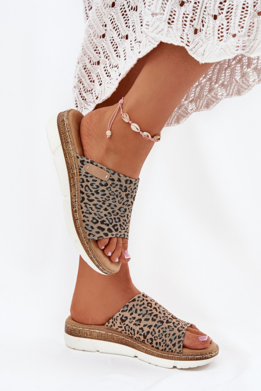Pantoufles pour femmes Sur un coin avec des motifs en fourrure de léopard Norozi Pantoufles pour femmes Sur un coin avec des motifs en fourrure de léopard Norozi