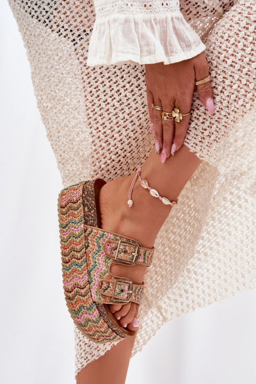 Pantoufles pour femmes avec une plateforme Avec tresse I avec bouclesmi Couleurs différentes Eradriana