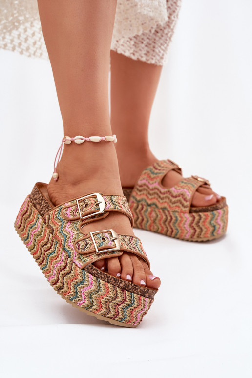 Pantoufles pour femmes avec une plateforme Avec tresse I avec bouclesmi Couleurs différentes Eradriana