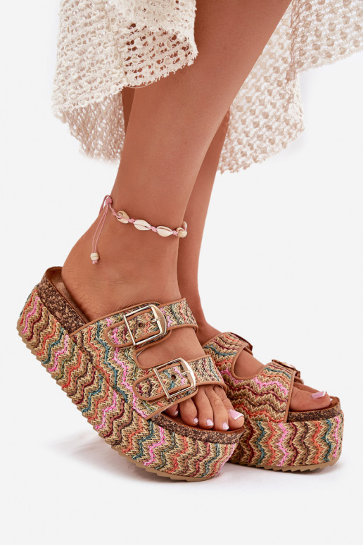 Pantoufles pour femmes avec une plateforme Avec tresse I avec bouclesmi Couleurs différentes Eradriana