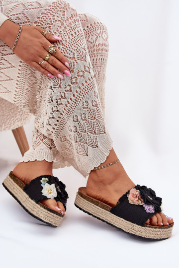 Pantoufles pour femmes avec des fleurs avec une plateforme Avec tresse couleur noire Zenvanis