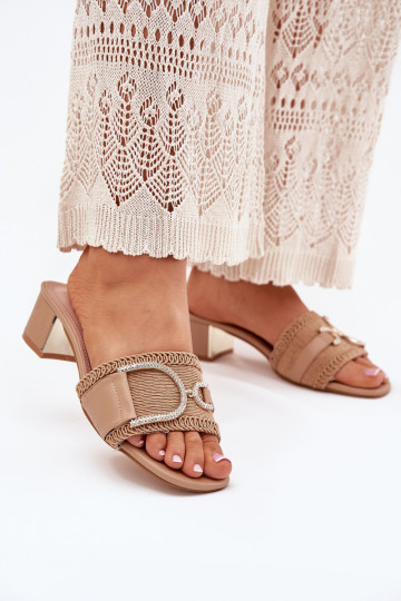 Mules à talons avec des détails ornés Julinemi couleur sable 2