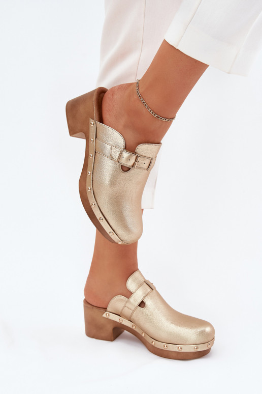 Chaussons Sabots Féminin avec des talons avec boucles couleur dorée Veldexina Chaussons Sabots Féminin avec des talons avec boucles couleur dorée Veldexina