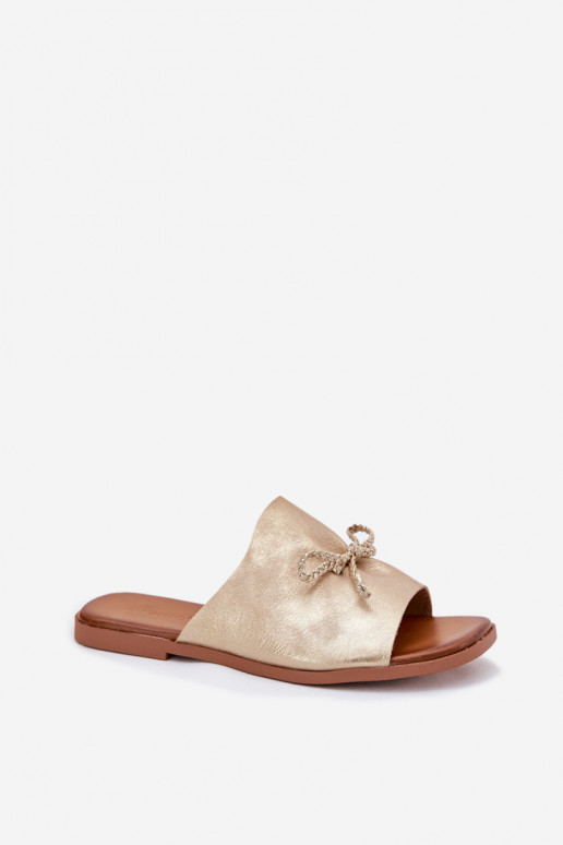 Pantoufles pour femmes avec des talons larges Avec des décorations DANSiązaniem couleur dorée Norela