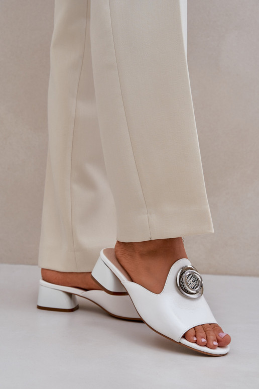 Chaussons élégants blancs pour femmes...