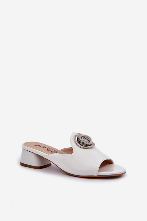 Chaussons élégants blancs pour femmes...