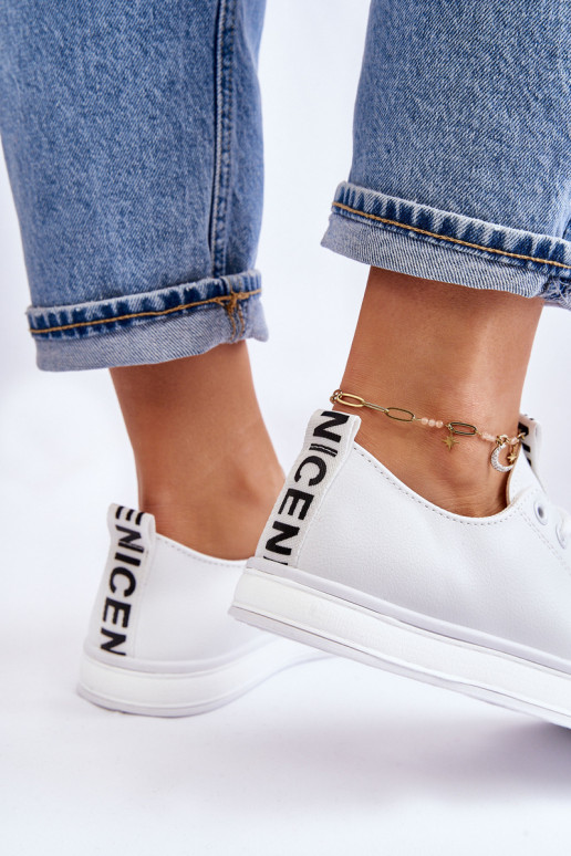 Baskets modèle classique couleur blanche Ville