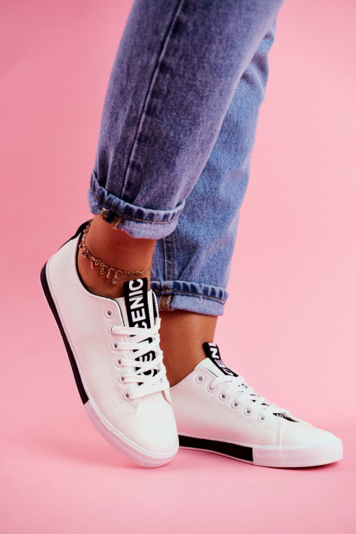 Baskets modèle classique couleur noire Ville Baskets modèle classique couleur noire Ville