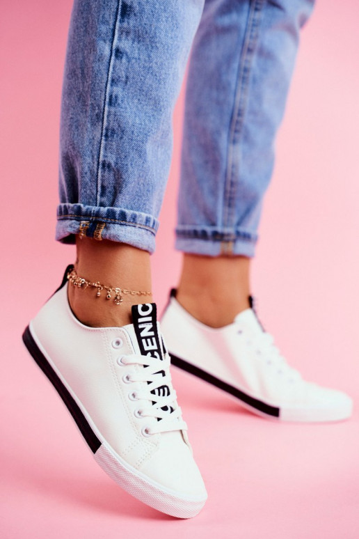 Baskets modèle classique couleur noire Ville Baskets modèle classique couleur noire Ville