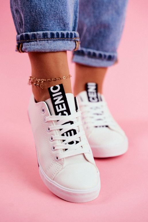 Baskets modèle classique couleur noire Ville Baskets modèle classique couleur noire Ville