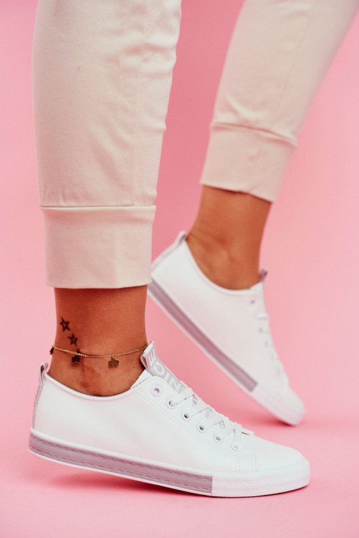 Baskets modèle classique couleur grise Ville