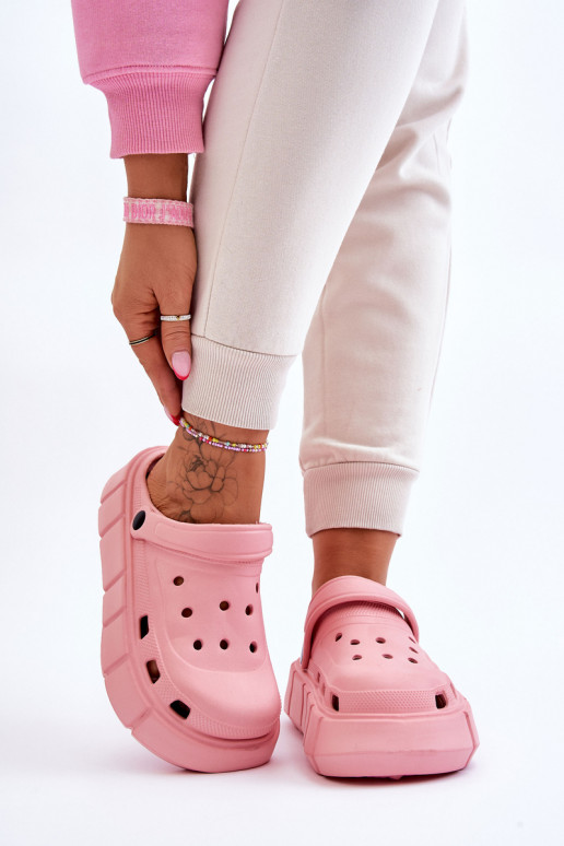 Tongs type Crocs avec plateforme surélevée couleur rose Beckett Tongs type Crocs avec plateforme surélevée couleur rose Beckett