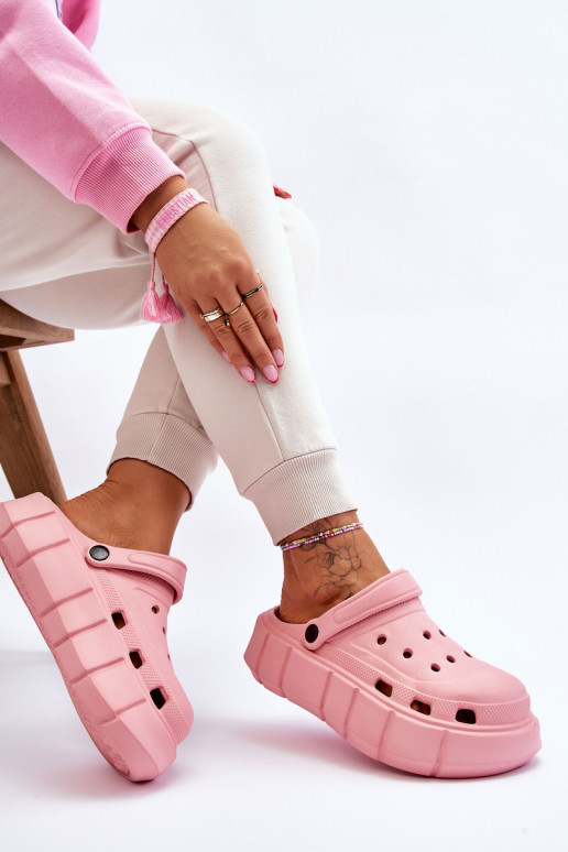 Tongs type Crocs avec plateforme surélevée couleur rose Beckett Tongs type Crocs avec plateforme surélevée couleur rose Beckett
