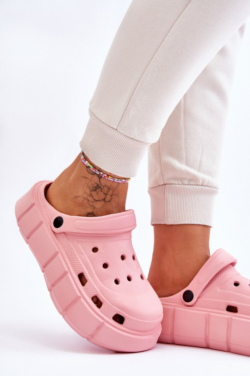 Tongs type Crocs avec plateforme surélevée couleur rose Beckett Tongs type Crocs avec plateforme surélevée couleur rose Beckett
