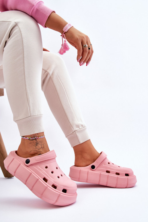 Tongs type Crocs avec plateforme surélevée couleur rose Beckett Tongs type Crocs avec plateforme surélevée couleur rose Beckett