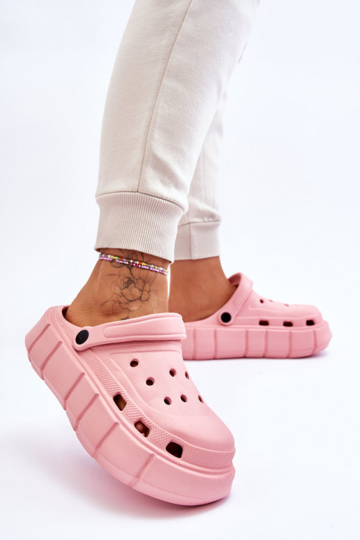 Tongs type Crocs avec plateforme surélevée couleur rose Beckett Tongs type Crocs avec plateforme surélevée couleur rose Beckett