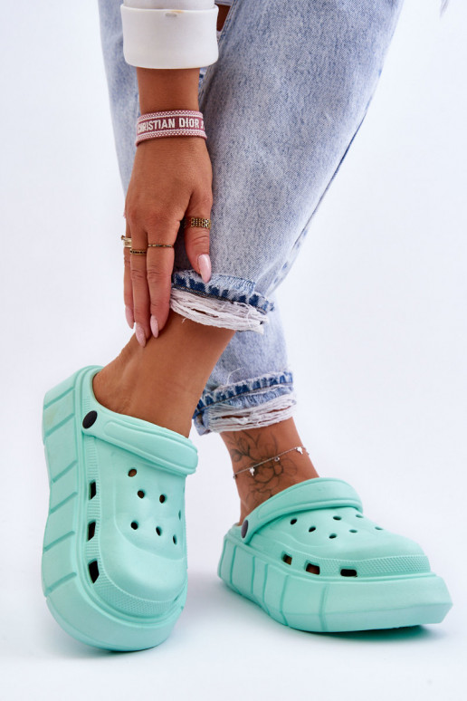 Tongs type Crocs avec plateforme surélevée couleur menthe Beckett Tongs type Crocs avec plateforme surélevée couleur menthe Beckett