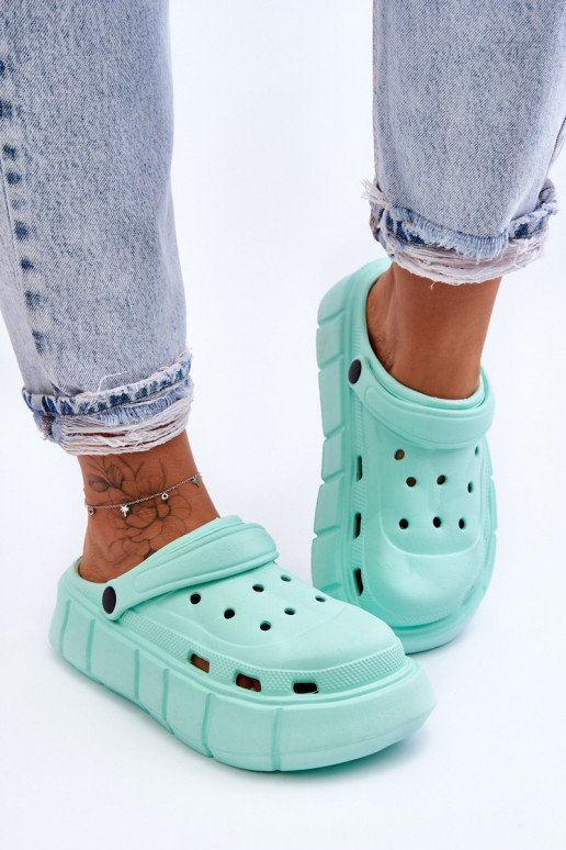 Tongs type Crocs avec plateforme surélevée couleur menthe Beckett Tongs type Crocs avec plateforme surélevée couleur menthe Beckett