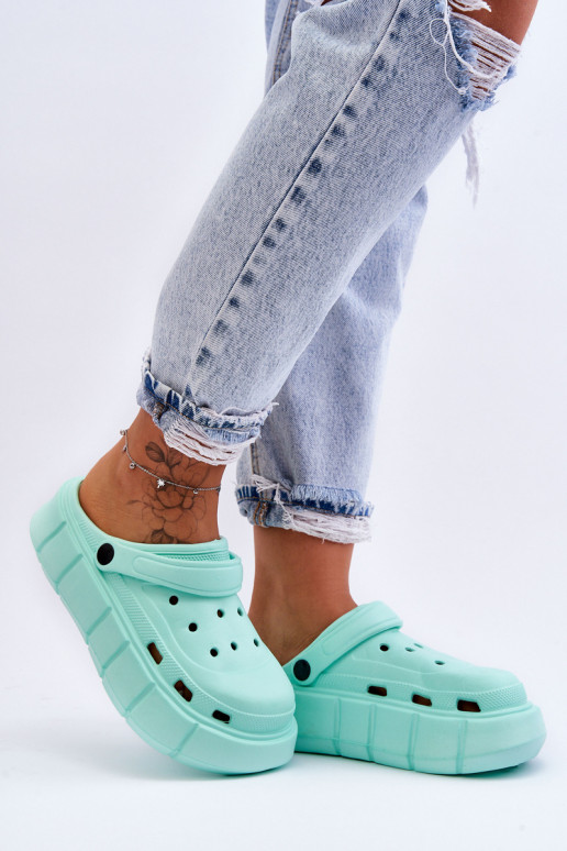 Tongs type Crocs avec plateforme surélevée couleur menthe Beckett Tongs type Crocs avec plateforme surélevée couleur menthe Beckett