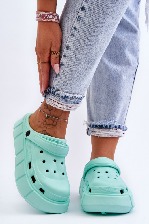 Tongs type Crocs avec plateforme surélevée couleur menthe Beckett Tongs type Crocs avec plateforme surélevée couleur menthe Beckett