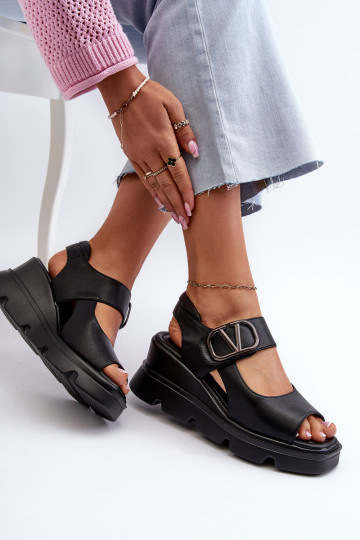 Sandales pour femmes Sur un coin et plateforme en cuir écologique couleur noire Triaola 2