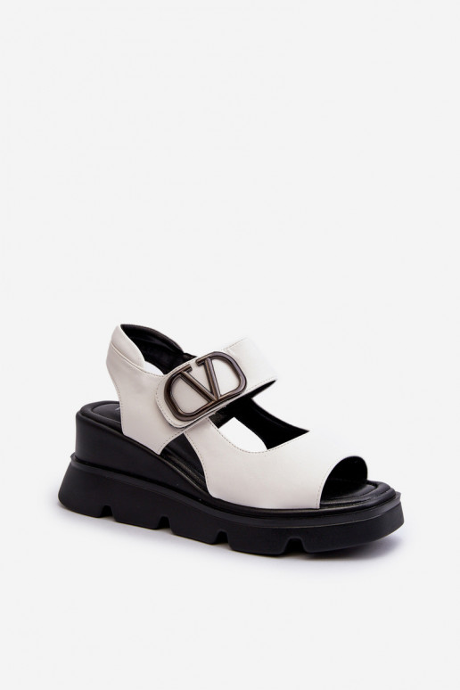 Sandales pour femmes Sur un coin et plateforme en cuir écologique couleur blanche Triaola Sandales pour femmes Sur un coin et plateforme en cuir écologique couleur blanche Triaola
