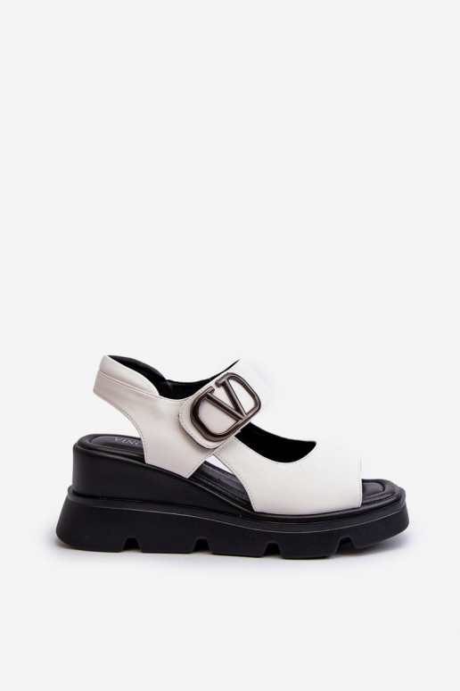 Sandales pour femmes Sur un coin et plateforme en cuir écologique couleur blanche Triaola Sandales pour femmes Sur un coin et plateforme en cuir écologique couleur blanche Triaola