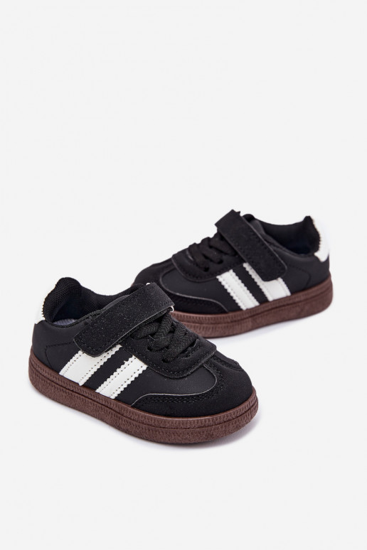 baskets Chaussures modèle baskets Puéril avec attaches adhésives couleur noire Adelina