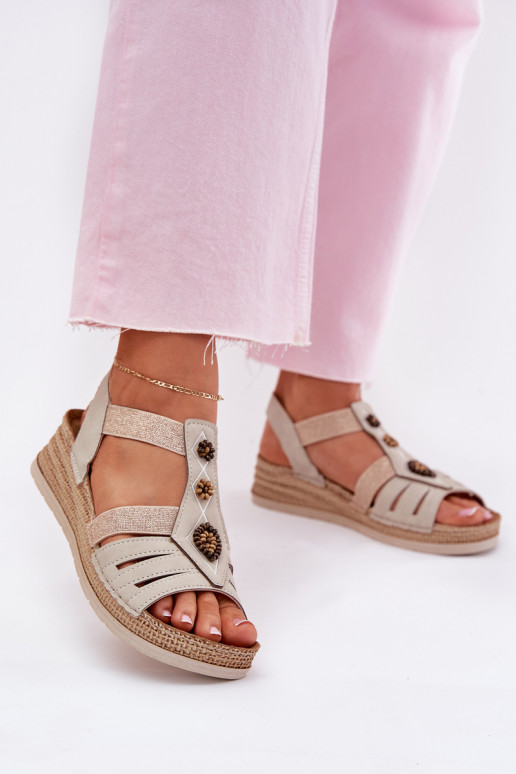 Sandales pour femmes Sur un coin avec de beaux détails Inblu RV000015 couleur ivoire Sandales pour femmes Sur un coin avec de beaux détails Inblu RV000015 couleur ivoire