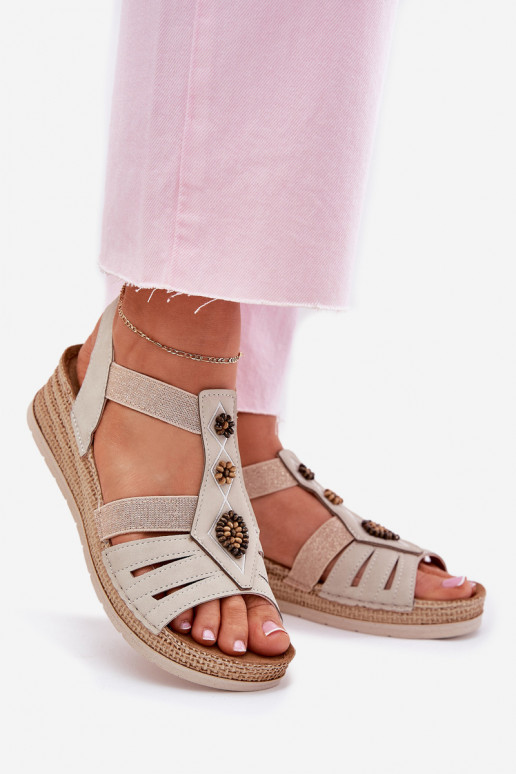 Sandales pour femmes Sur un coin avec de beaux détails Inblu RV000015 couleur ivoire Sandales pour femmes Sur un coin avec de beaux détails Inblu RV000015 couleur ivoire