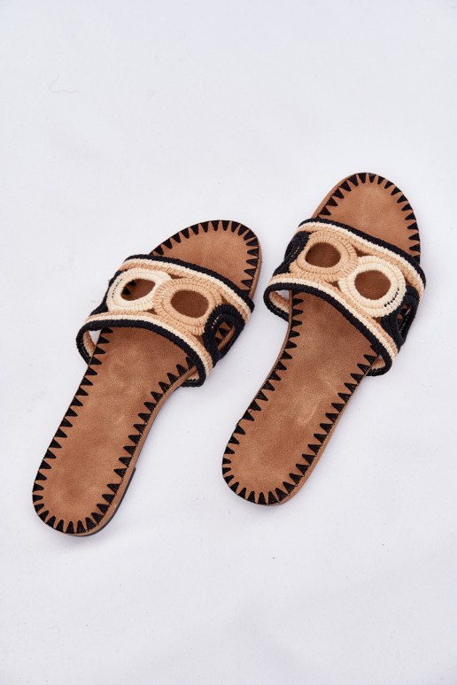 SzydełkoÀe Pantoufles pour femmes avec des talons larges couleur noire Nirina SzydełkoÀe Pantoufles pour femmes avec des talons larges couleur noire Nirina