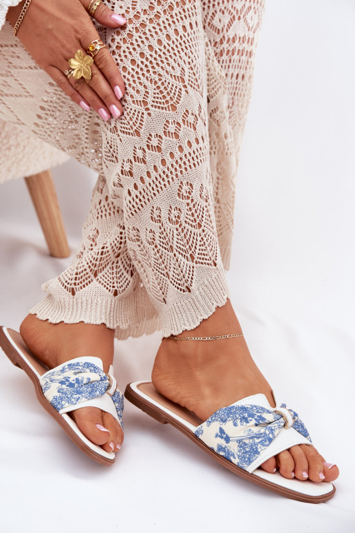 Pantoufles pour femmes avec des talons larges avec des rubans couleur blanche Avenza Pantoufles pour femmes avec des talons larges avec des rubans couleur blanche Avenza