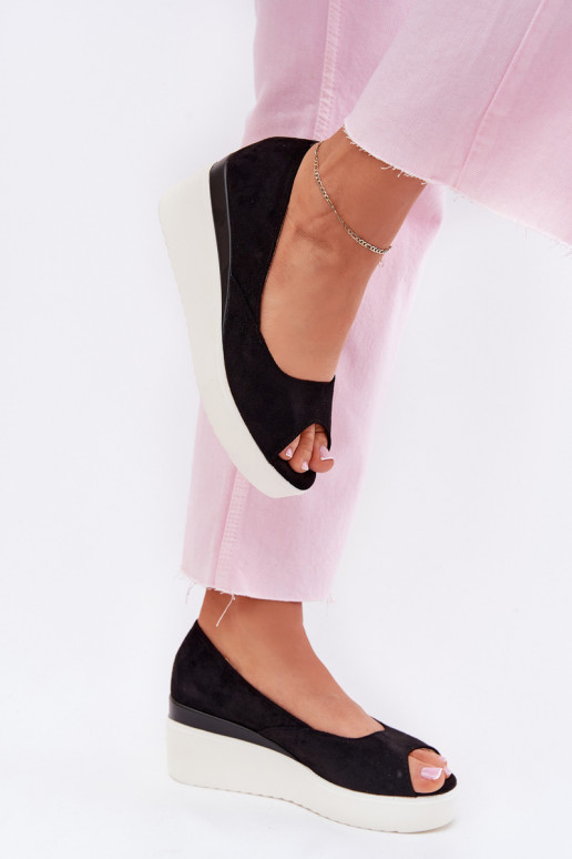 Sandales pour femmes Sur un coin Z en daim écologiqueu couleur noire Velira